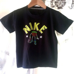 Nike t shirt size 7 (box S)